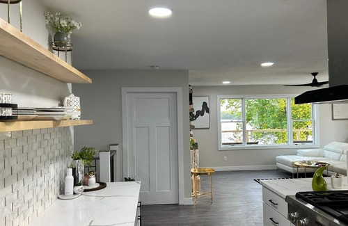 Alexandria House | Experience Luxury, leisure, and lakefront living for the whole family.