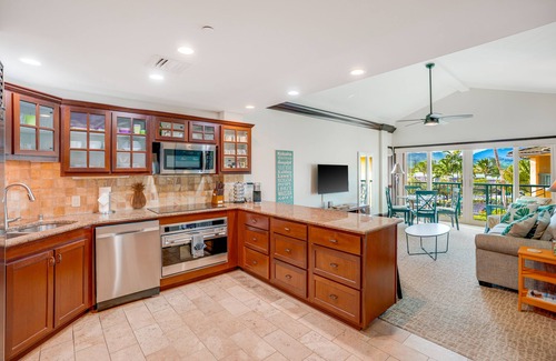 Wailua Condo | Experience Luxury Living in our Penthouse Condo with Free Parking-Book Now!