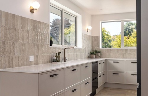 Cashmere House | Experience Luxury and Serenity: Your Perfect Riverside Retreat!