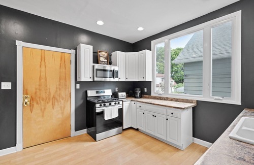 Bay View House | Experience Milwaukee's Bayview in this Spacious 3-bedroom