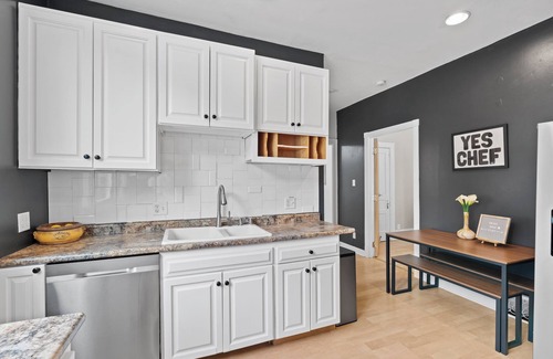 Bay View House | Experience Milwaukee's Bayview in this Spacious 3-bedroom