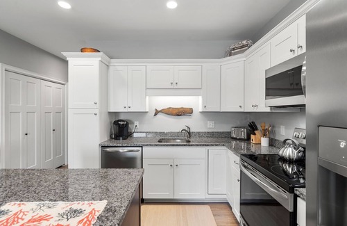 Hampton Condo | Experience modern luxury in this high-quality 1-bedroom condo.