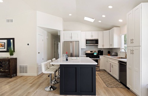 Little Tuscany House | Experience Modern Luxury at Desert Hideaway