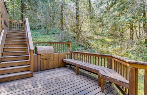 Mount Hood Village Cabin | Experience Moonshadow - Fresh & fun chalet on Mt. Hood. 10 minutes to Ski Bowl!
