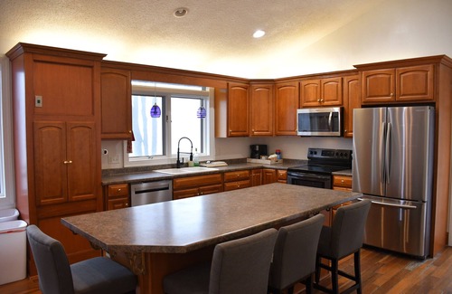 Laurel Ridge Ski Chalet | Experience mountain bliss at Great Aspen Chateau, 6 bdrm, 4 kings, Pet Friendly