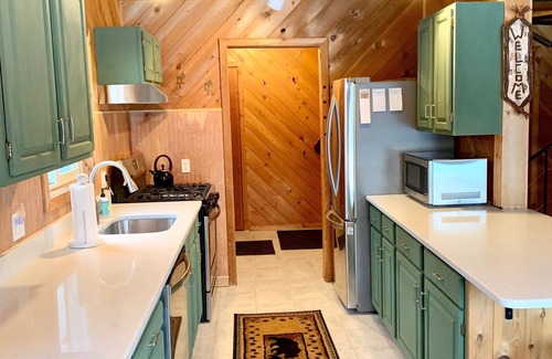 Mount Holly House | Experience mountain bliss! Just a 15-min ride to Okemo