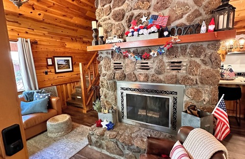 Munds Park Cabin | Experience nature in your cozy Munds Park 4-bedroom cabin by Coconino Forest