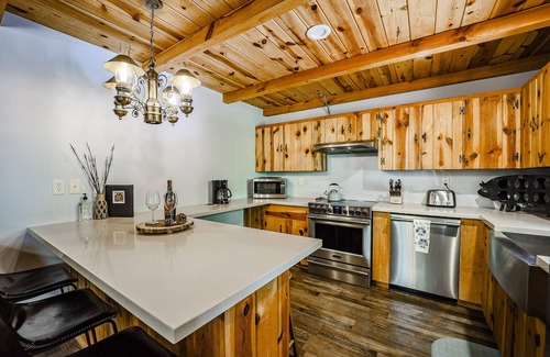 Munds Park Cabin | Experience nature in your cozy Munds Park 4-bedroom cabin by Coconino Forest