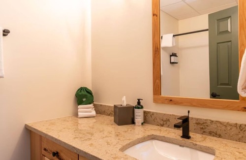 Schroon Lake Hotel | Experience Near Scenic Hiking Spots | Ideal For Adirondack Couple Getaway