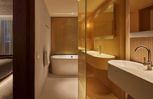 Nolita House | Experience NYC Comfort in a Beautiful One-Bedroom Suite with Views