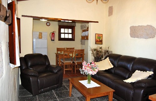 Guia de Isora Cottage | Experience Organic Farm Stay at Restored Estate Finca Las Dulces in Be