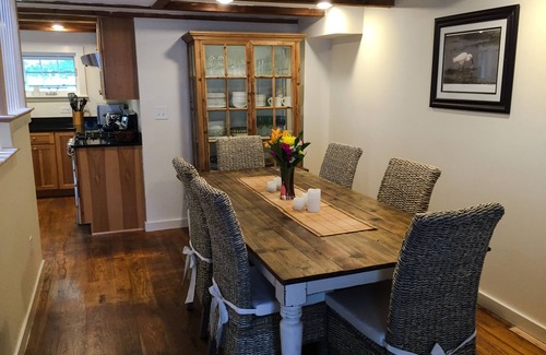 Rockport House | Experience Rockport charm, walk to the beach ,restaurants & Shalin Liu Center