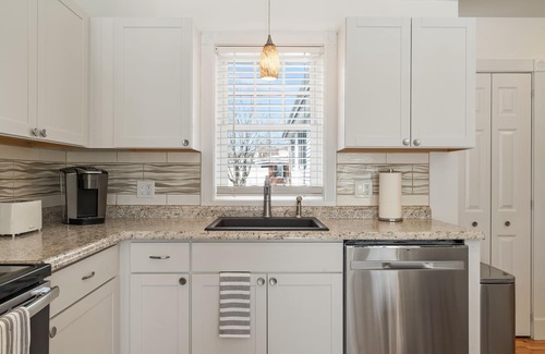 Southern Coast Apartment | Experience Saco in Style: Elegant, Newly Upgraded Home