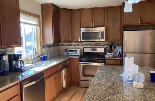Summit Cove House | Experience ski adventures, just 7 mins away