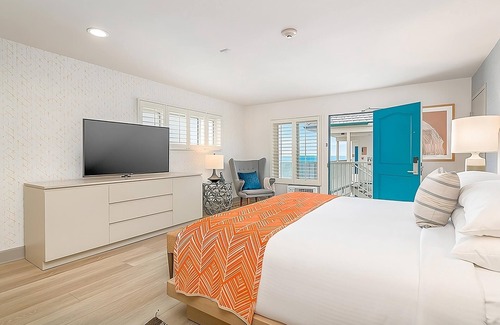 Carlsbad Village Hotel | Experience Soothing Moments & Luxury! Outdoor Pool, Beachfront Property