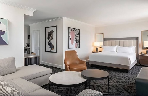 Charleston Historic District Hotel | Experience Soothing Moments & Luxury! Pets Allowed, Outdoor Swimming Pool!