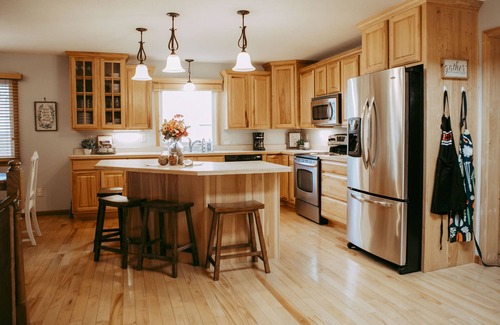 Starbuck House | Experience Starbuck charm in our spacious 5-bedroom retreat