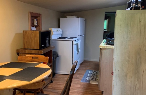 Scottsboro Cabin | Experience staying in a late 1800’s cabin. Located near the Tennessee River