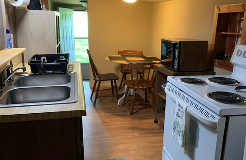 Scottsboro Cabin | Experience staying in a late 1800’s cabin. Located near the Tennessee River