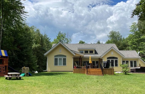 Baddow House | Experience the Burnt River