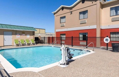 North Shore House | Experience the Best King Room for Your Getaway
