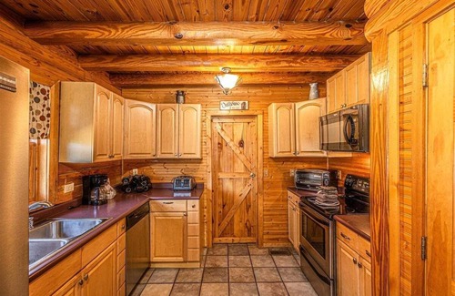 Bryson City Cabin | Experience the charm of Two Cubs Cabin