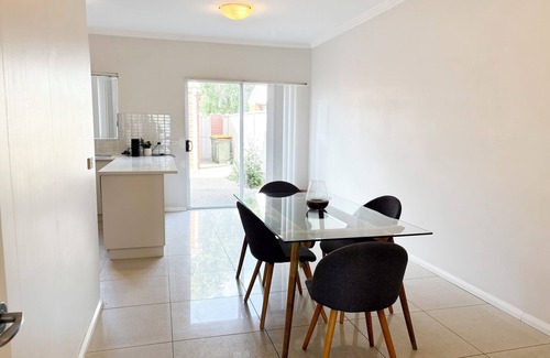 Wagga Wagga Apartment | Experience the city lights in this central CBD abode!