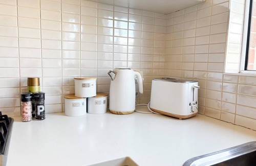 Wagga Wagga Apartment | Experience the city lights in this central CBD abode!