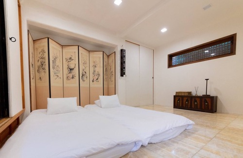 Gahoe-dong House | Experience the elegance of Korean culture