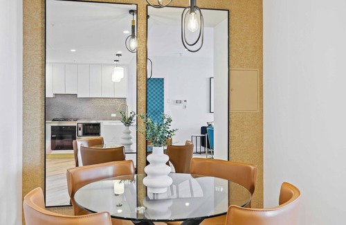 Southport Apartment | Experience the epitome of luxury at this stunning two-bedroom apartment!
