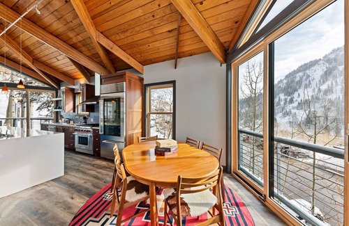 Salt Lake Mountain Resorts Condo | Experience the Epitome of Luxury in this Gorgeous Unit with Hot Tub