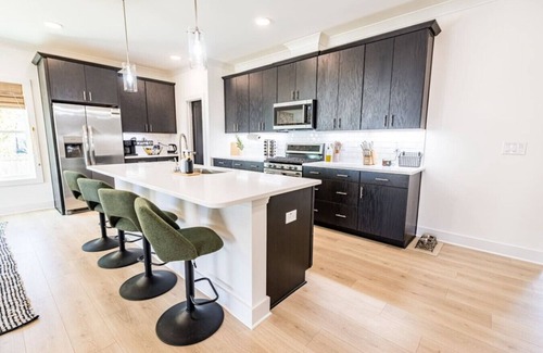 Apex Apartment | Experience `The Grande 532` in Downtown Apex!