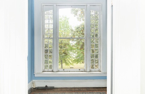 Petersburg House | Experience the "Lincoln Home" -#1 Historic Mansion Old Town; & Luxury Bathrooms