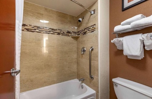 North Central Evergreen House | Experience the magic of the Rockies at our cozy Evergreen room!