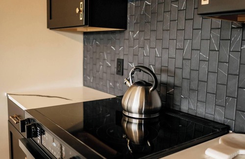 White Bird House | Experience the mountains in modern luxury with views of the Salmon River