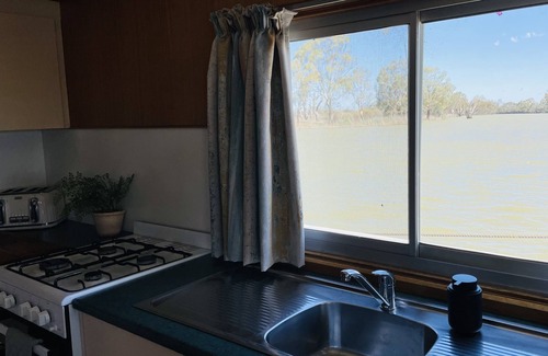 Renmark North Boat Rental | Experience the original houseboat holiday aboard a Liba Liba - HIRE DRIVE