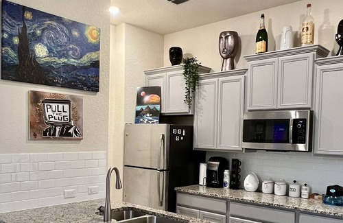 Manchaca Condo | Experience the Perfect Blend of Art and Comfort in Austin