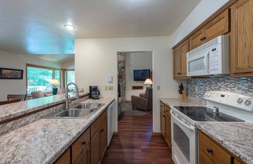 Baileys Harbor Condo | Experience The Rushes: 2BR Condo with Fireplace & Lake View