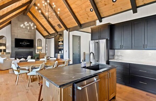 Raccoon Ridge Cabin | Experience the Ritzy Ridge Retreat Heated Pool HotTub Games Mtn Views Sleep 16