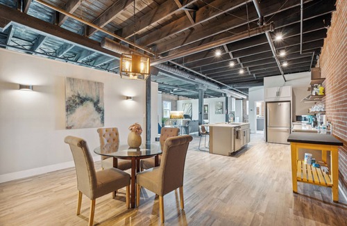 Columbus Square Apartment | Experience the Ultimate Urban Chic Loft in Downtown St. Louis