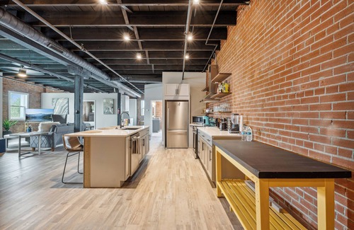 Columbus Square Apartment | Experience the Ultimate Urban Chic Loft in Downtown St. Louis