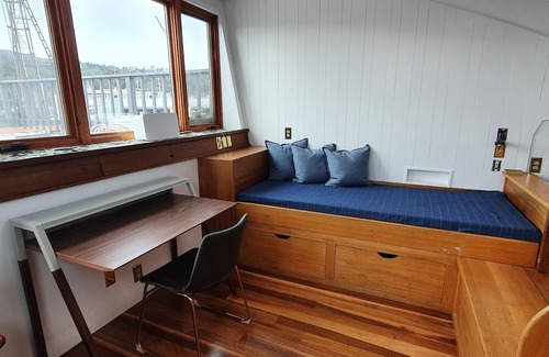Bay Area Boat Rental | Experience the unique floating home community of Sausalito!