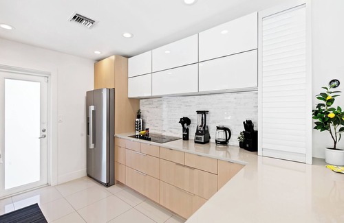 Poinsettia Heights House | Experience the Canary House, a Modern Spacious 3 Bed Private Heated Pool Retreat.