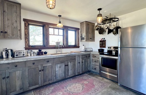 Pioneertown House | Experience the Victorian-West @Riot Material Ranch
