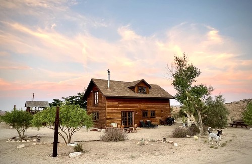 Pioneertown House | Experience the Victorian-West @Riot Material Ranch