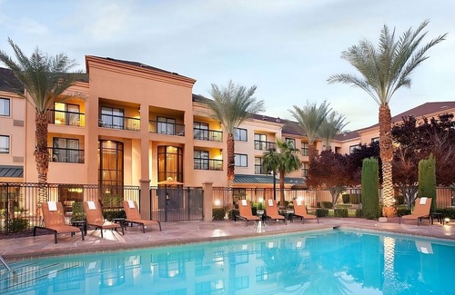 Las Vegas Hotel | Experience the world-famous Las Vegas Strip! W/Pool, Parking Access!