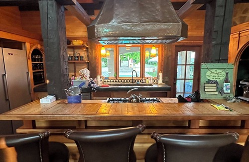 Westford House | Experience Tranquility and Charm at the Perfect Getaway above Gatehouse Winery!