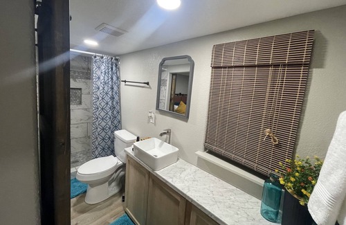 Brazoria Cabin | Experience Tranquility at the Joseph Cabin: Peaceful Getaway Close to the River