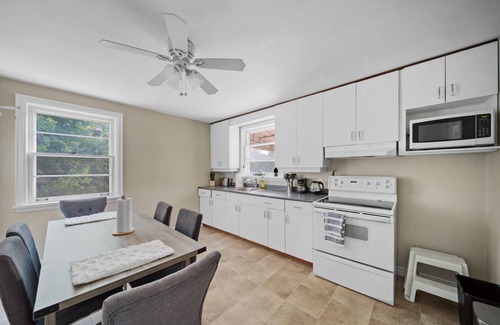 Barrie House | Experience Unparalleled Comfort at Barrie