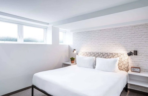 Foggy Bottom House | Experience Vibrant D.C.: Convenient Room Close National Mall